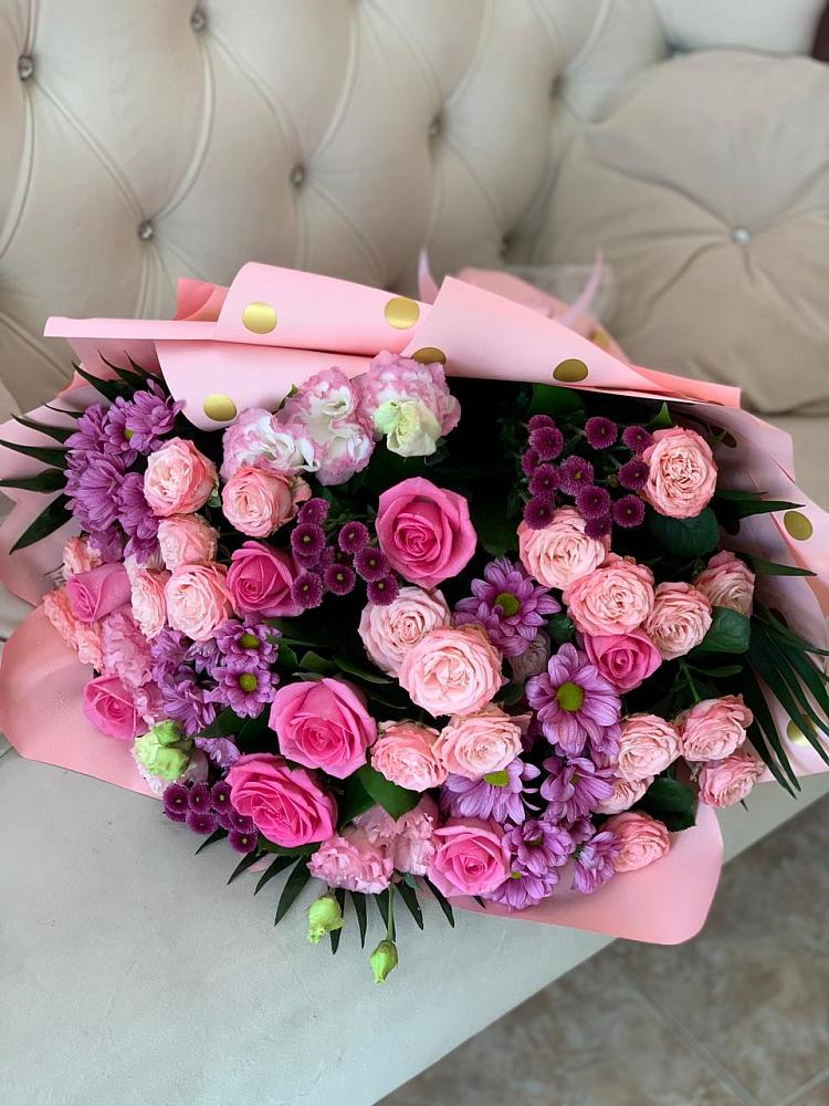 Букет цветов из: Хризантемы, Розы и Лизиантусы в Западной Двине