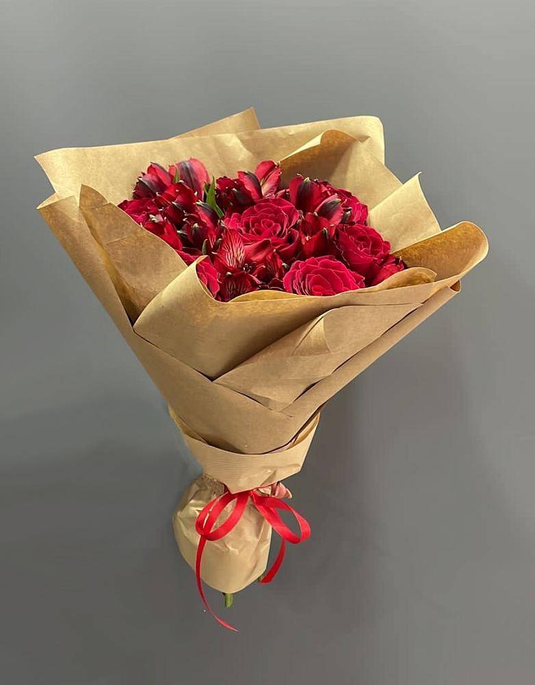 Букет цветов из: Альстромерии и Розы в Западной Двине