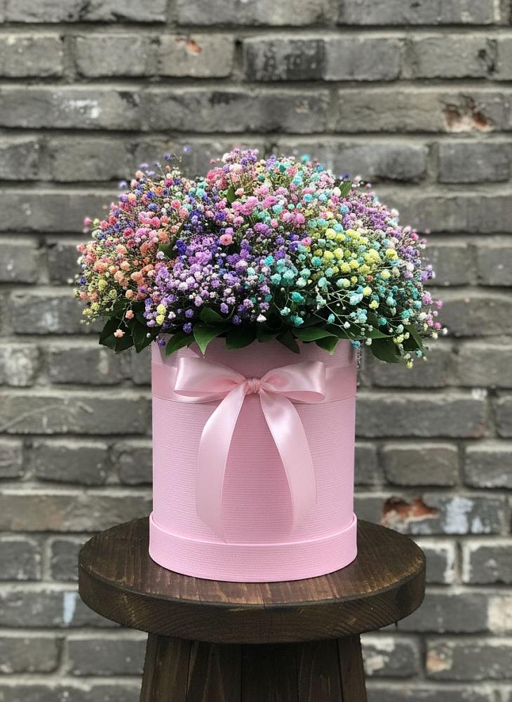 Цветочная композиция из Гипсофила и Розы в шляпной коробке в Западной Двине