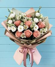 Букет цветов из:  Розы, Альстромерии и Лизиантусы в Западной Двине