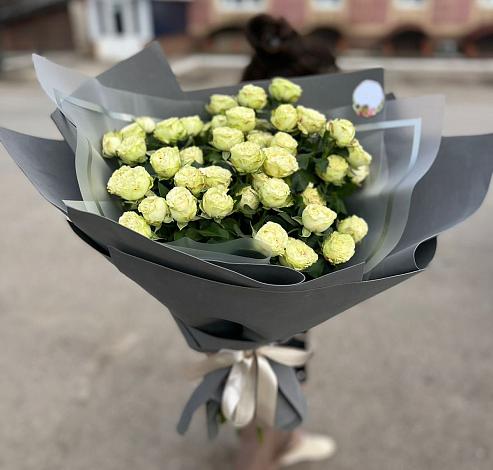 Букет Белые кустовые розы Солинеро в Западной Двине