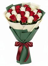 Букет Микс из красных и белых роз в Западной Двине
