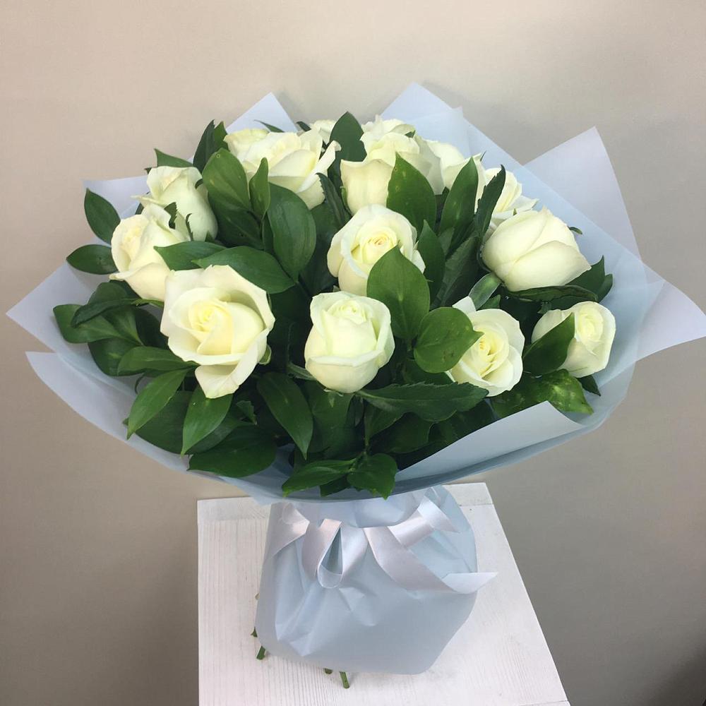 Букет 15 Белых роз Проуд в Западной Двине
