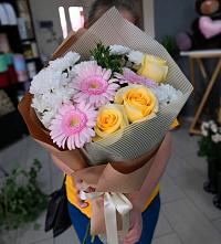 Букет цветов из:  Герберы, Розы и Хризантемы в Западной Двине