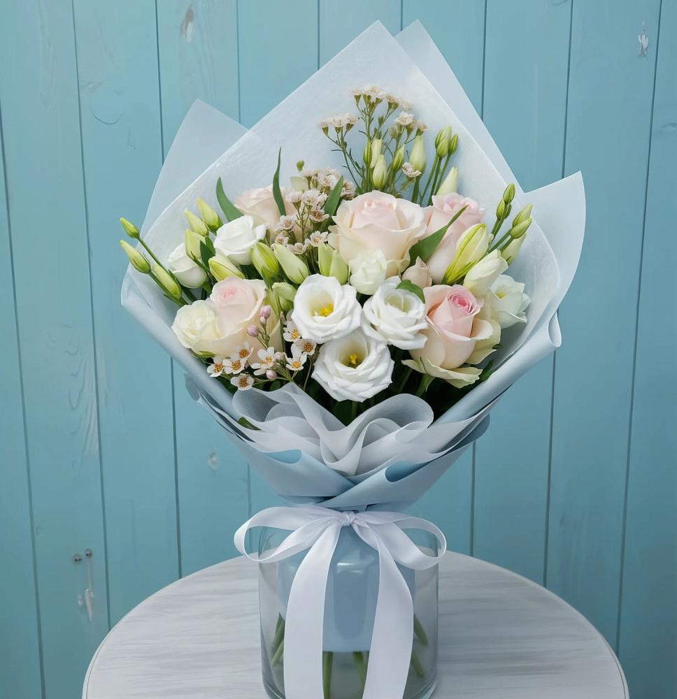 Букет цветов из: Розы и Лизиантусы в Западной Двине