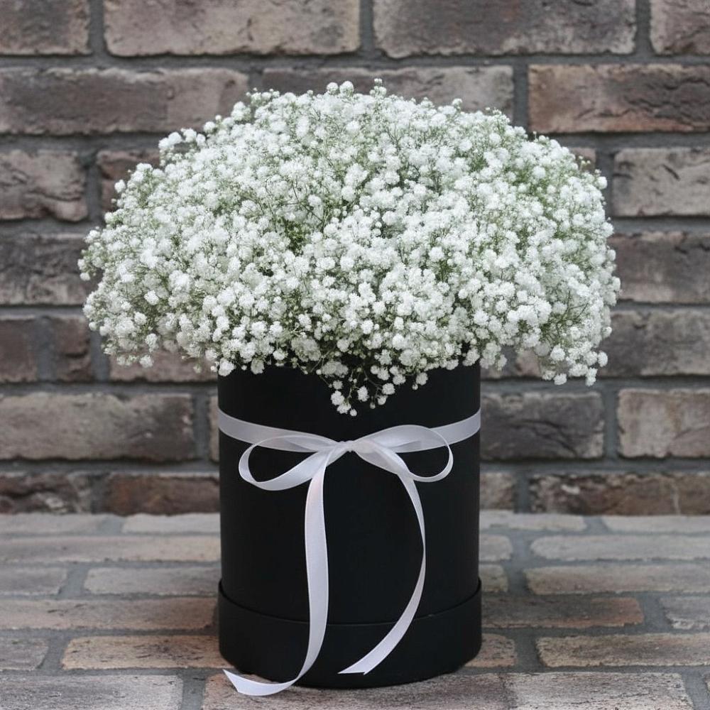 Цветочная композиция из Гипсофила в шляпной коробке в Западной Двине