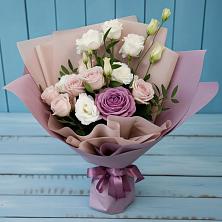 Букет цветов из:  Розы и Лизиантусы в Западной Двине