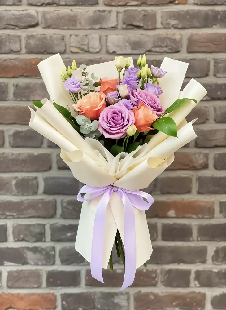 Букет цветов из: Лизиантусы и Розы в Западной Двине