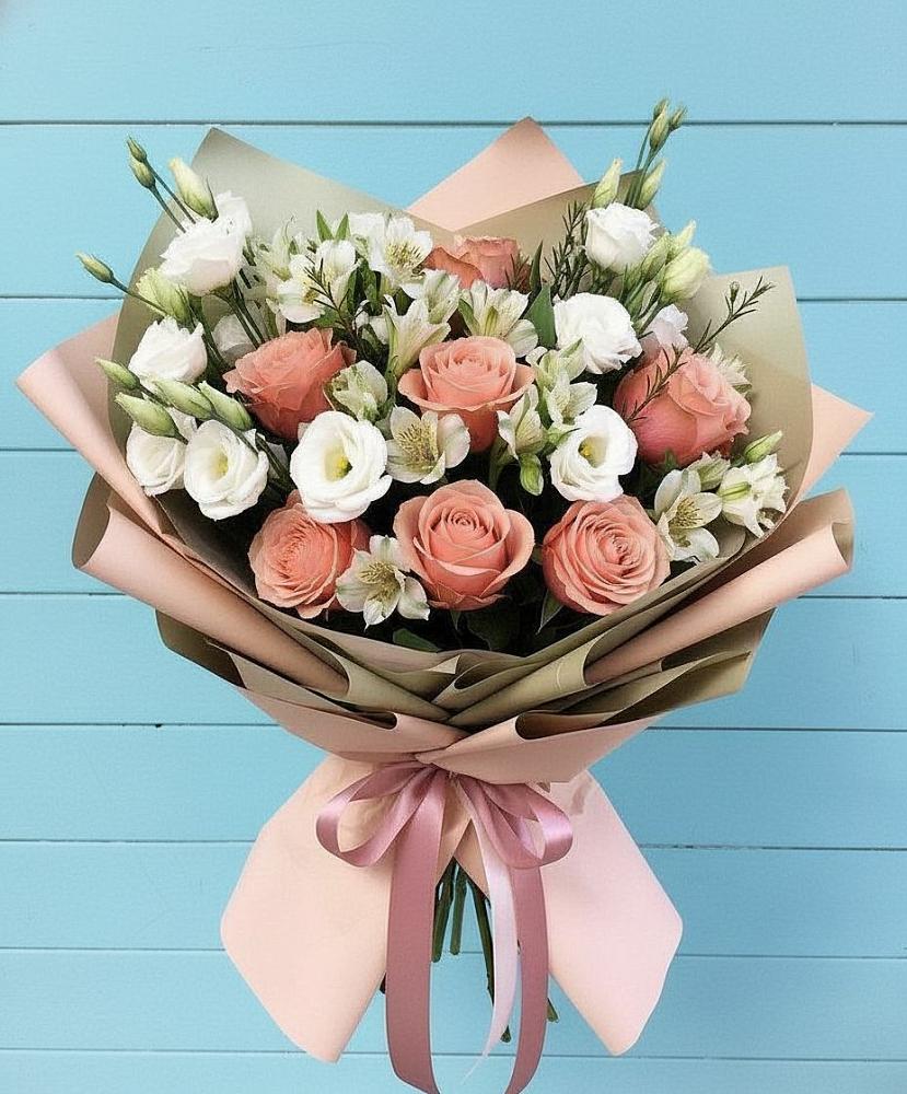 Букет цветов из: Розы, Альстромерии и Лизиантусы в Западной Двине