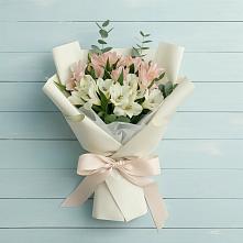 Букет цветов из:  Альстромерии в Западной Двине