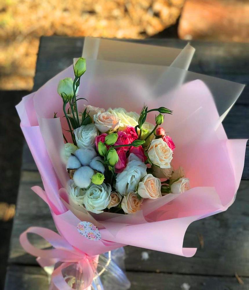 Букет цветов из: Розы и Лизиантусы в Западной Двине