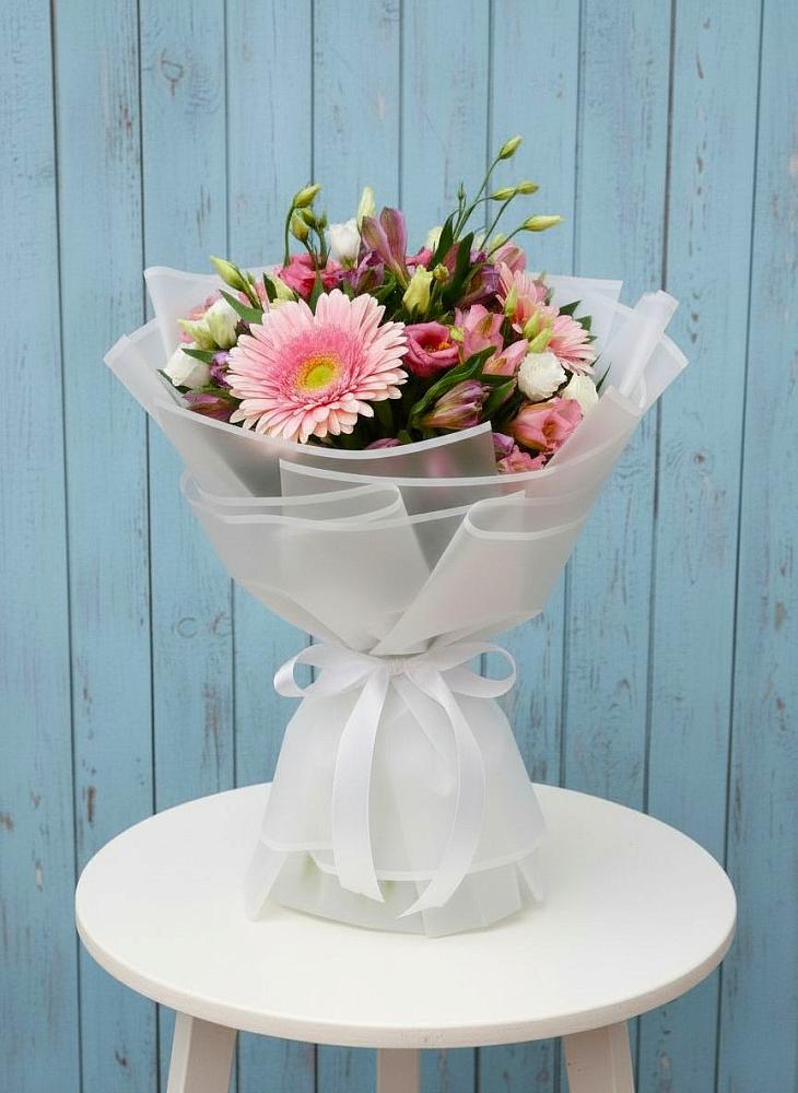 Букет цветов из: Герберы, Альстромерии и Лизиантусы в Западной Двине