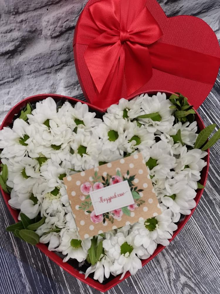 Цветочная композиция из Хризантемы в виде сердца в Западной Двине