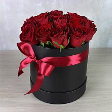 Цветочная композиция из Розы в шляпной коробке в Западной Двине