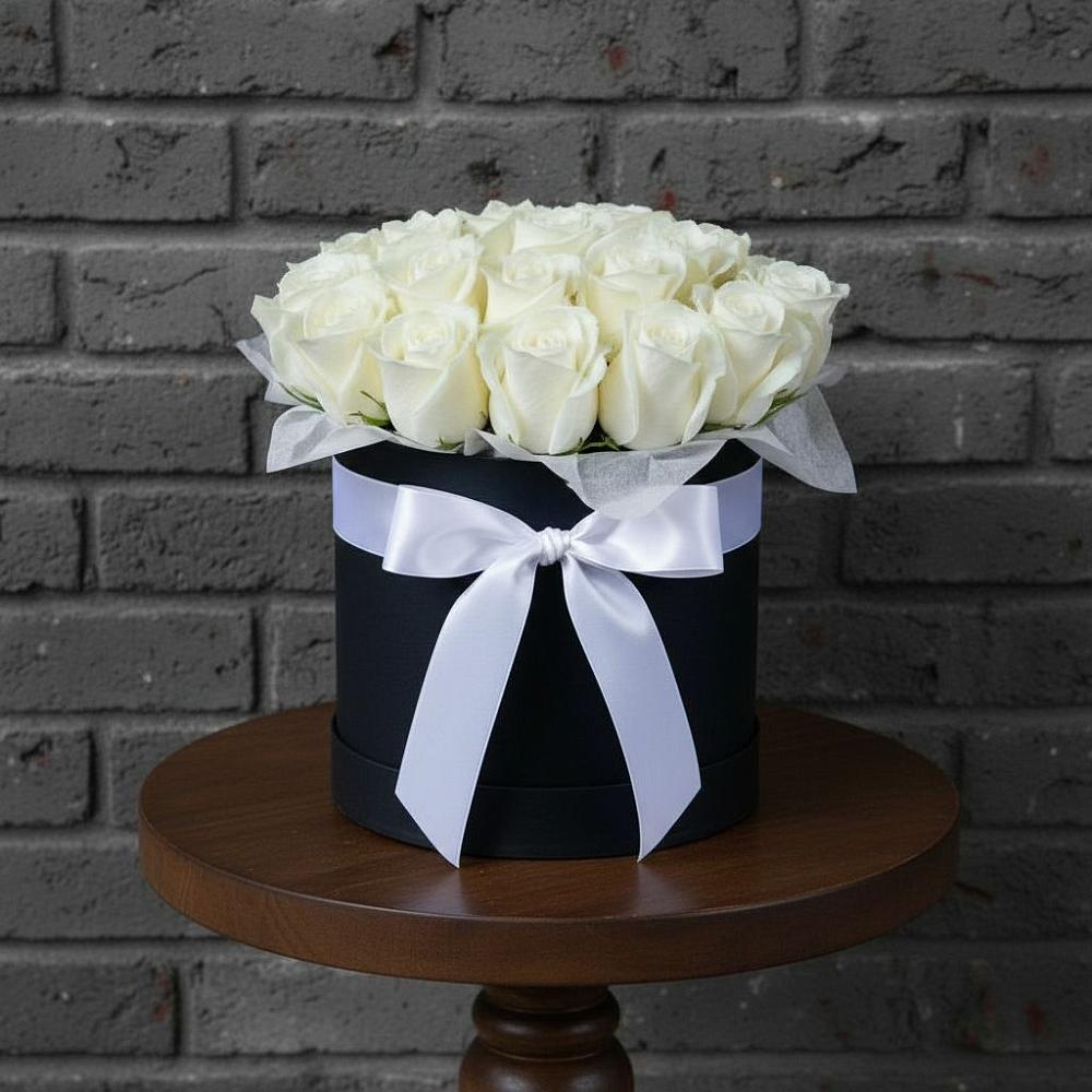 Цветочная композиция из Розы в шляпной коробке в Западной Двине