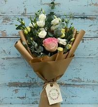 Букет цветов из:  Розы и Лизиантусы в Западной Двине