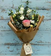 Букет цветов из:  Розы и Лизиантусы в Западной Двине