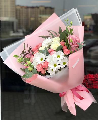 Букет цветов из: Розы, Лизиантусы и Хризантемы в Западной Двине