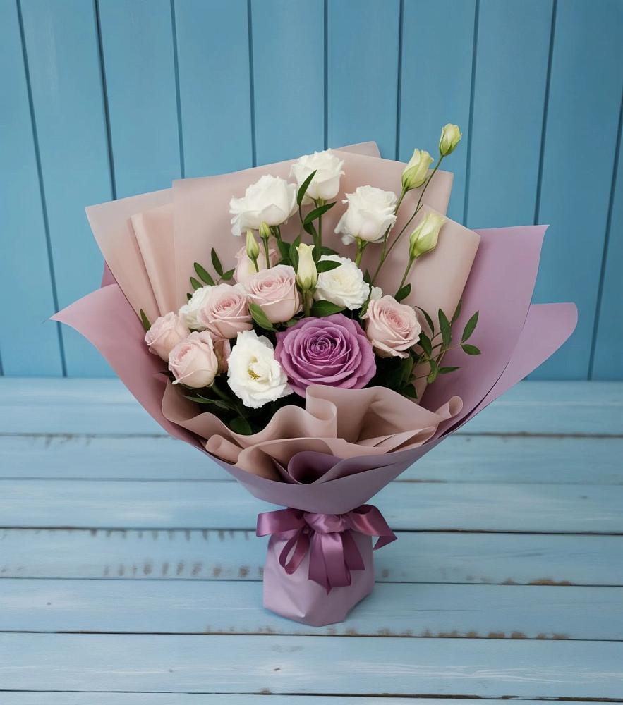 Букет цветов из: Розы и Лизиантусы в Западной Двине